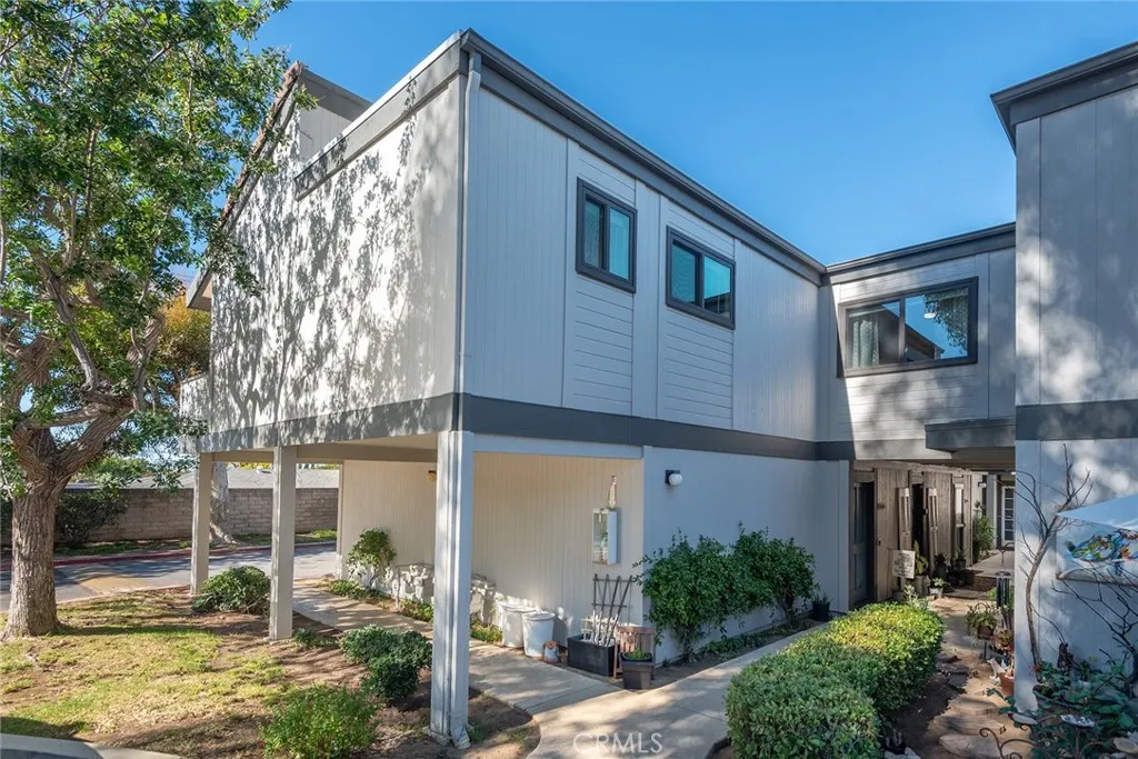 6458 Twin Circle Lane 3, Simi Valley, California 93063 home-pic-18